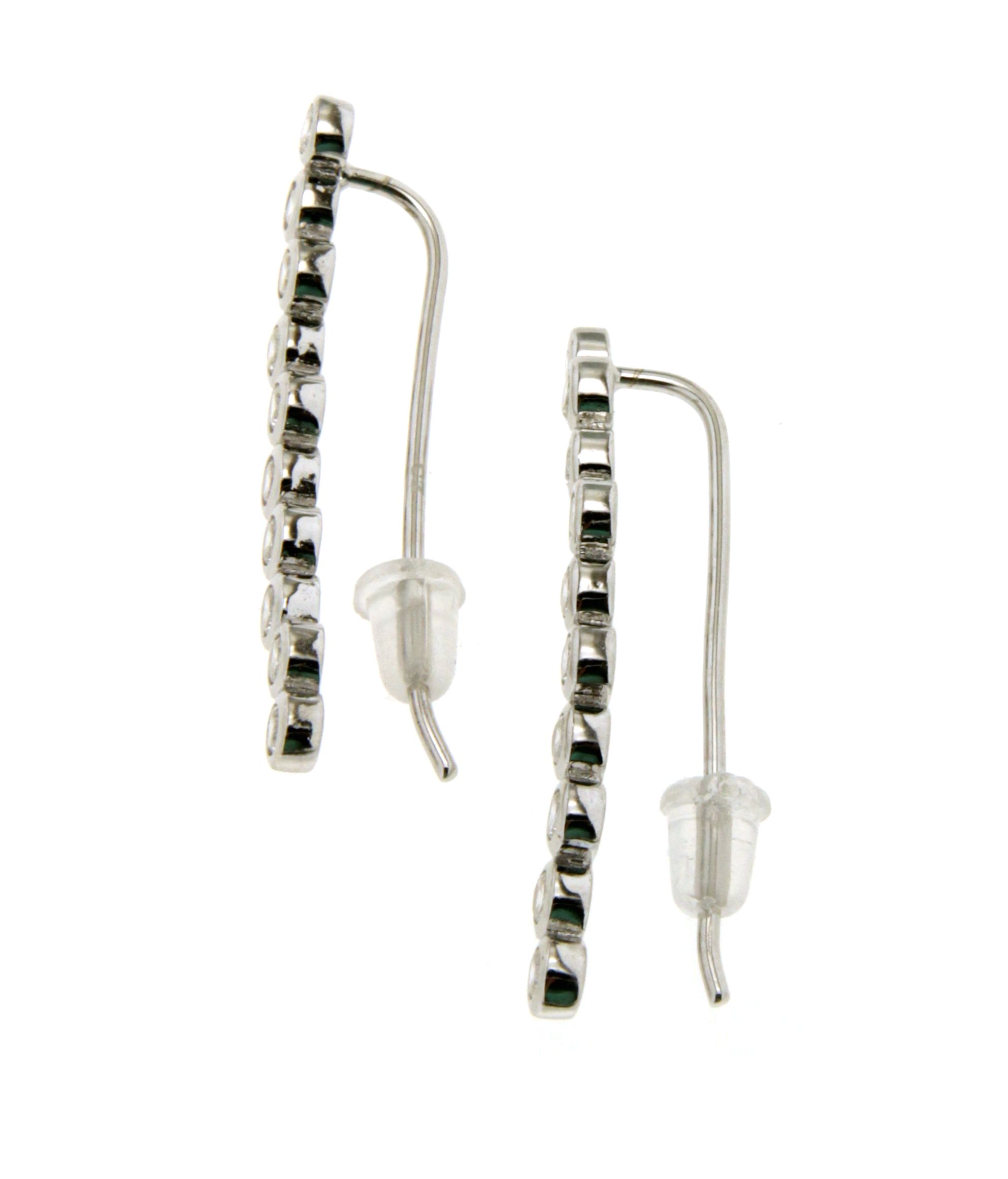silberne Ohrstecker mit Zirkonia ausgefasst