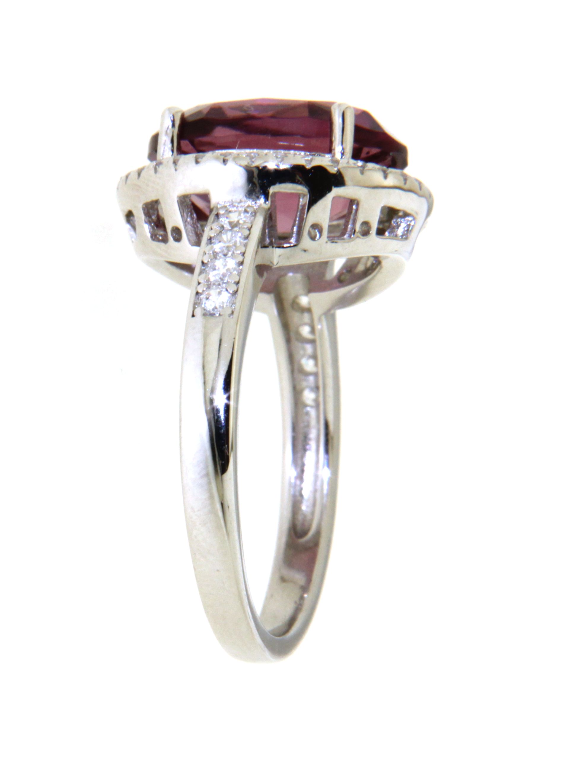 Coctail Ring mit einem synthetischen Turmalin