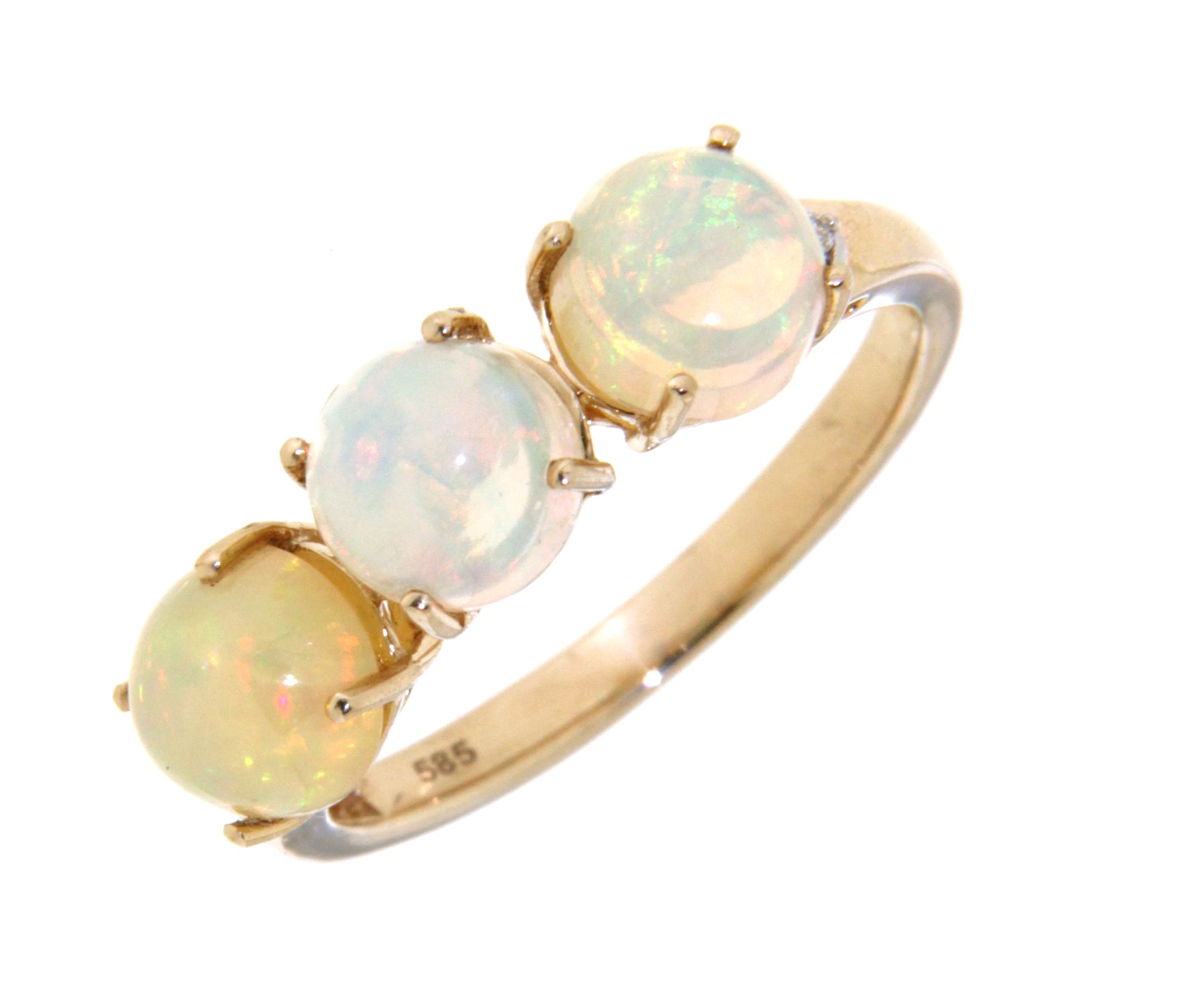 Ring aus Gold mit echtem Opal