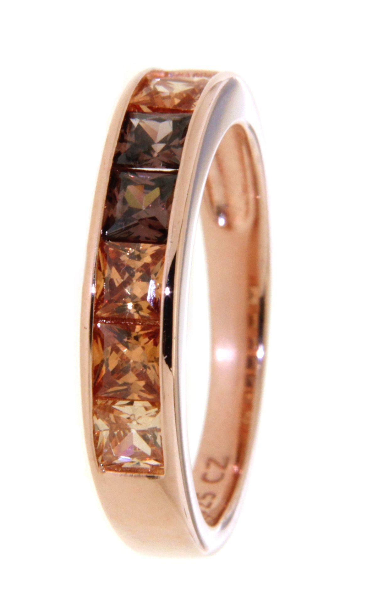 Eleganter Bandring mit Zirkonia