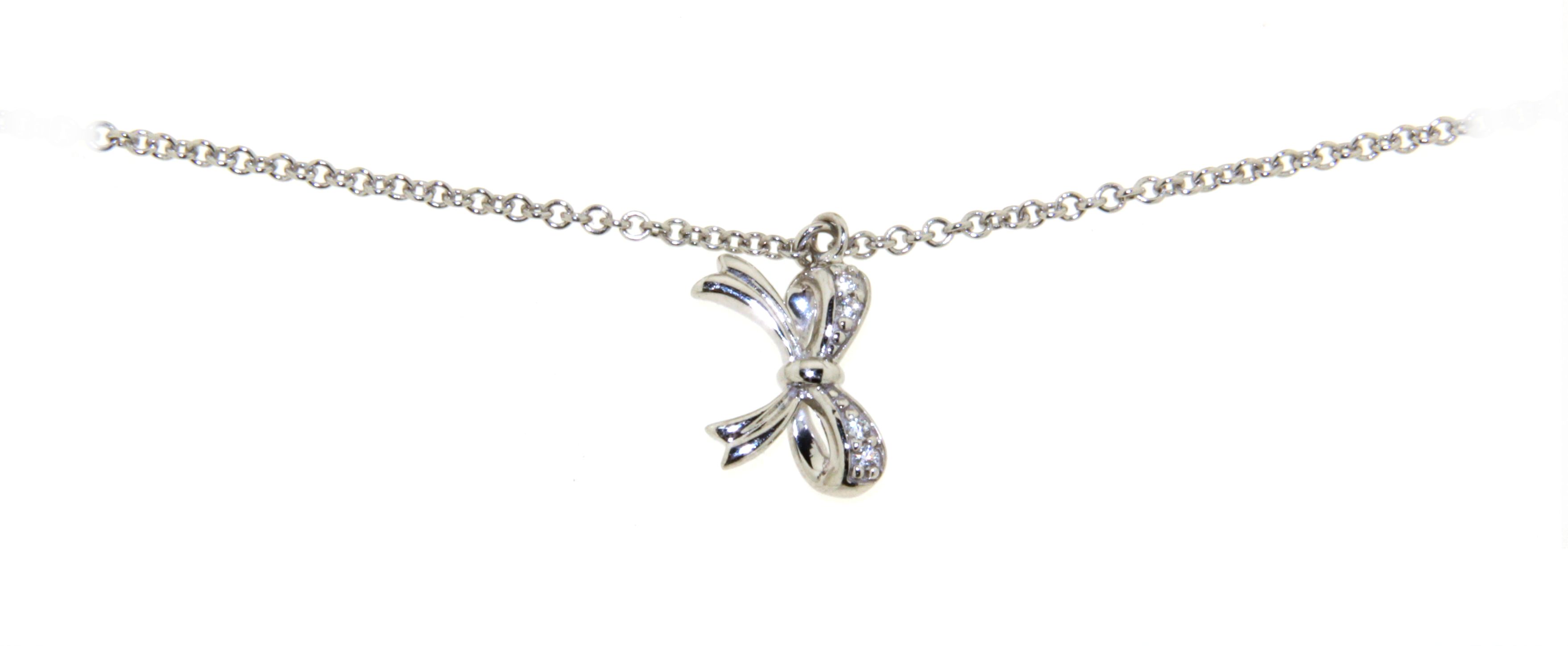 Kette aus 925 Silber hat 3 Anhänger mit Zirkonia