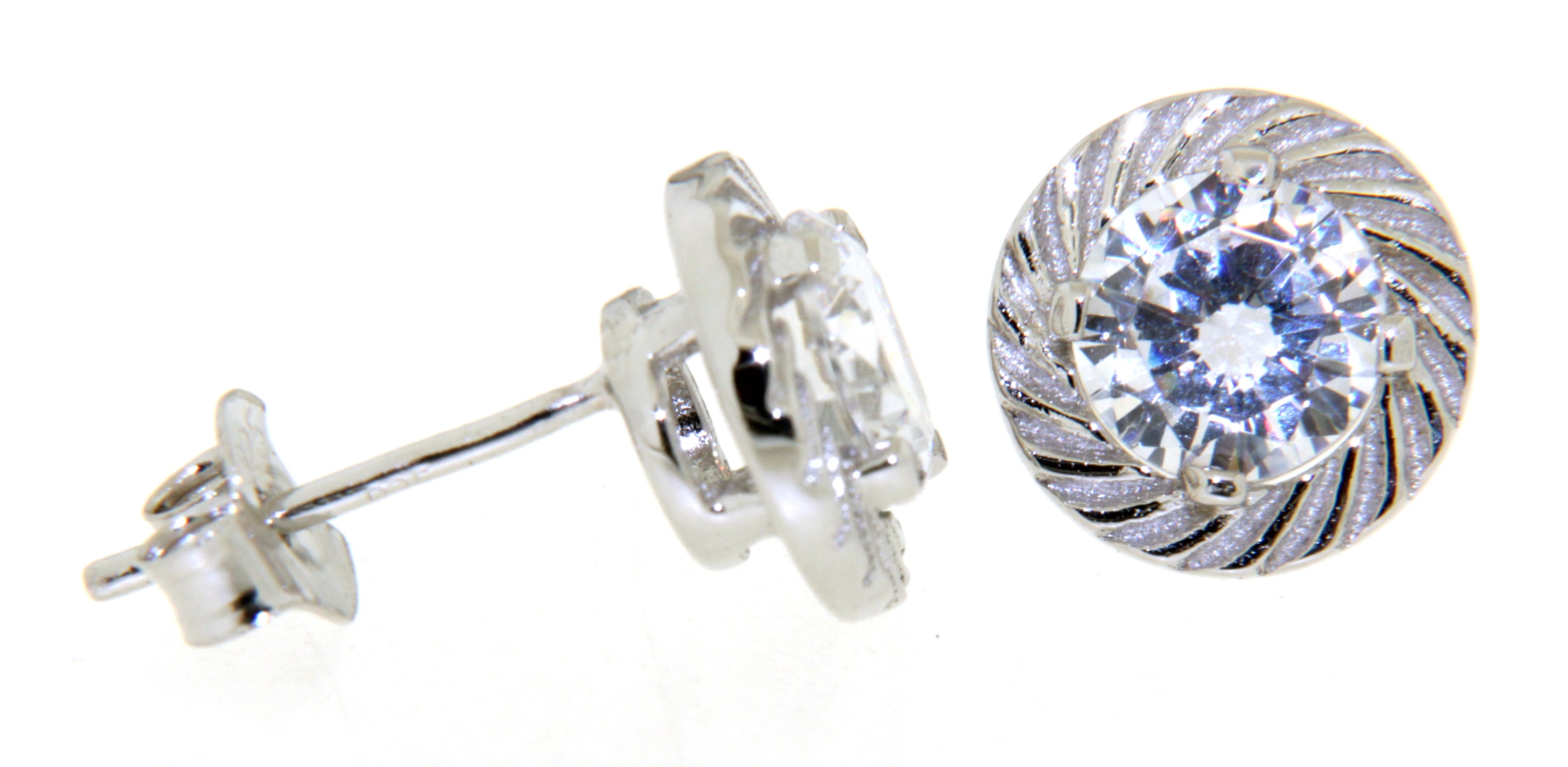 Elegante und stylische Ohrstecker mit Zirkonia