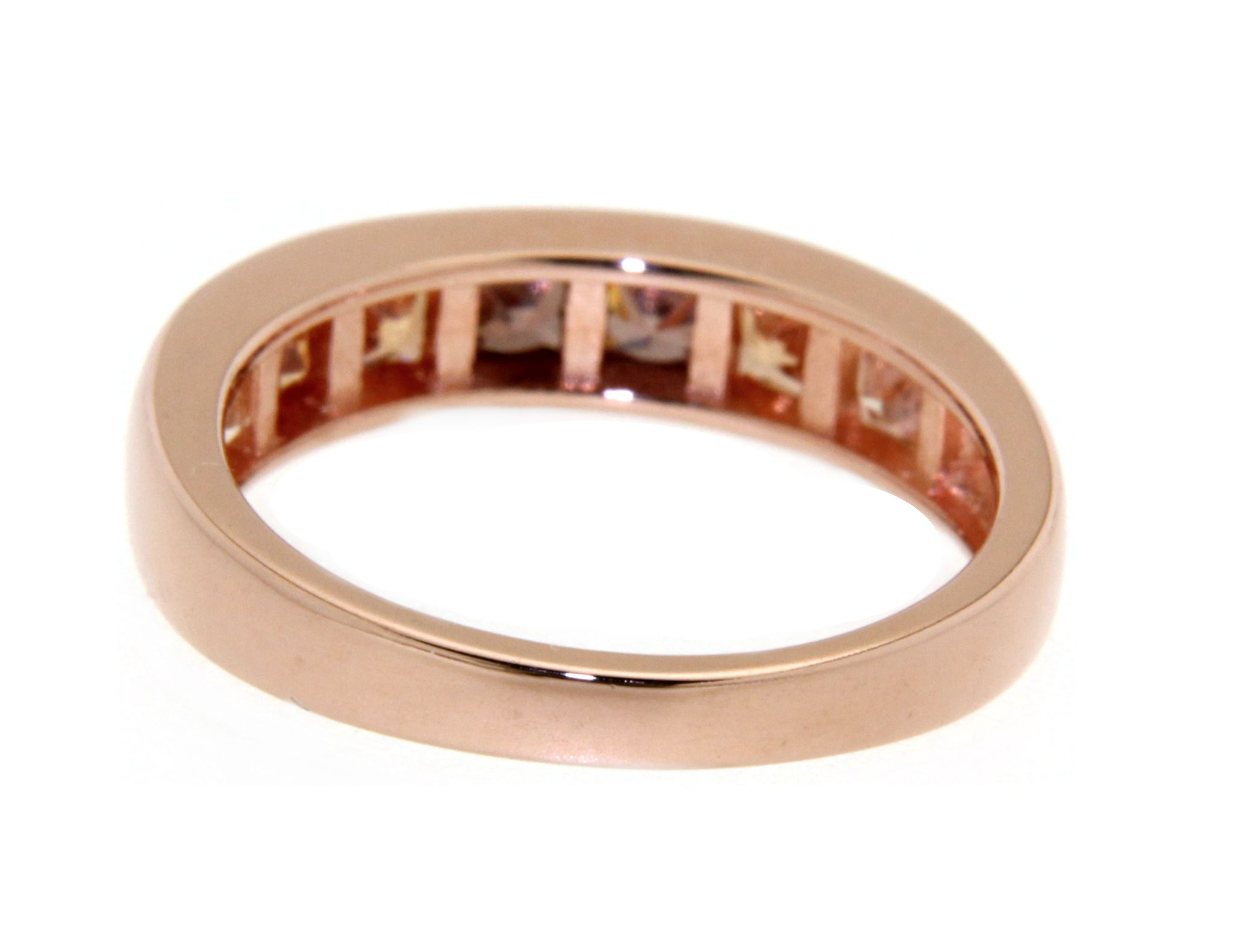 Eleganter Bandring mit Zirkonia