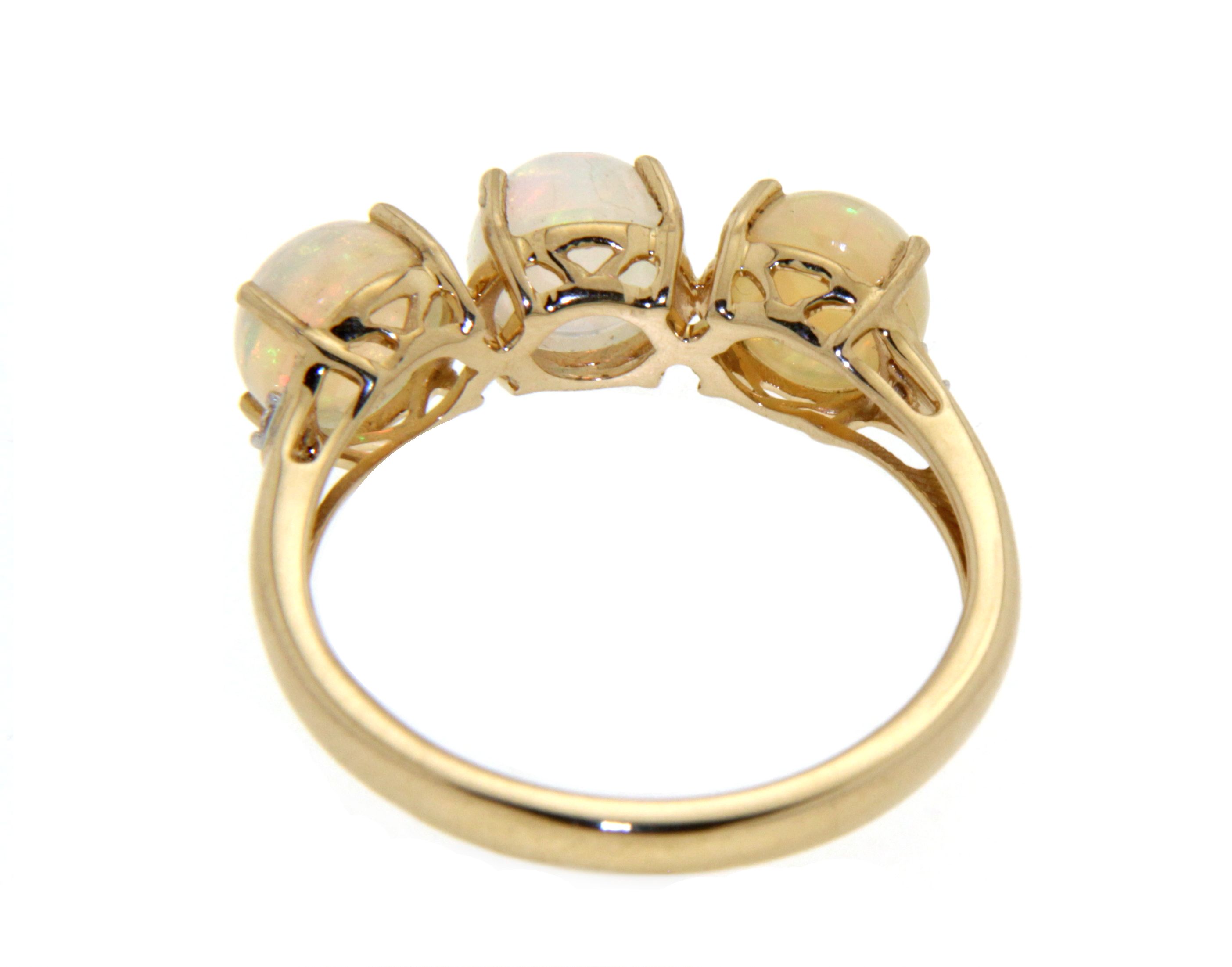 Ring aus Gold mit echtem Opal