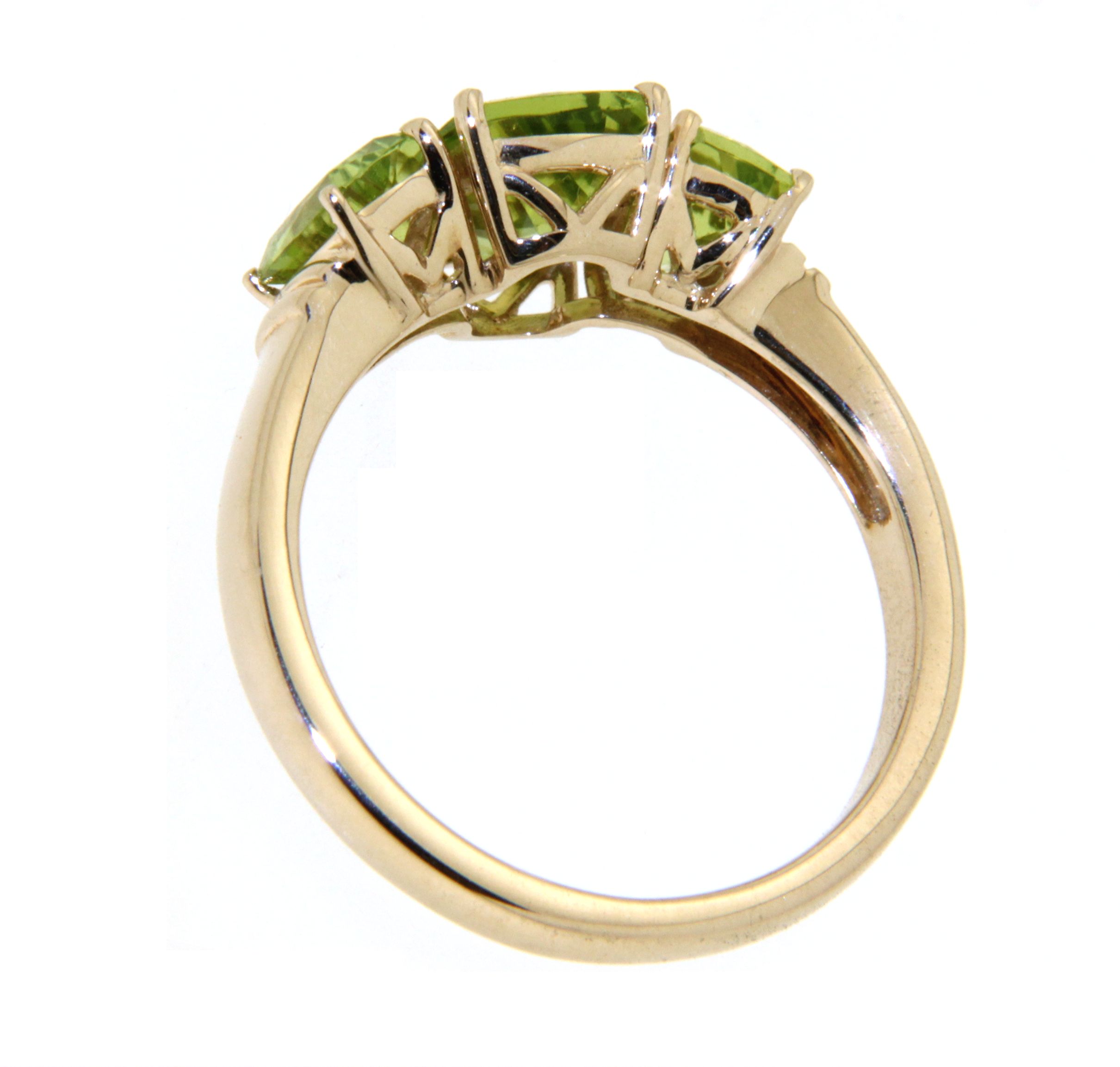 Ring aus Gold mit echtem Peridot 