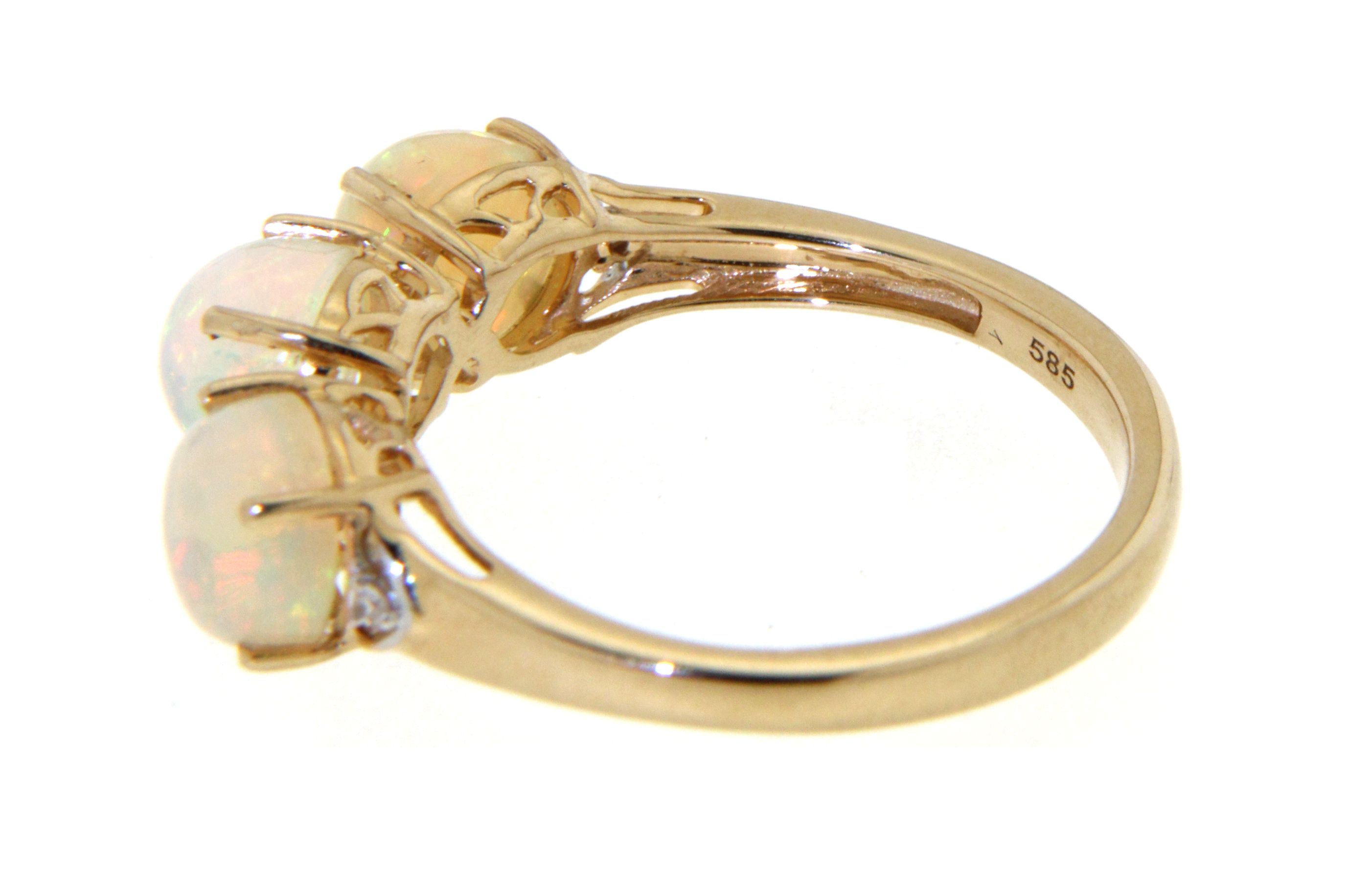 Ring aus Gold mit echtem Opal