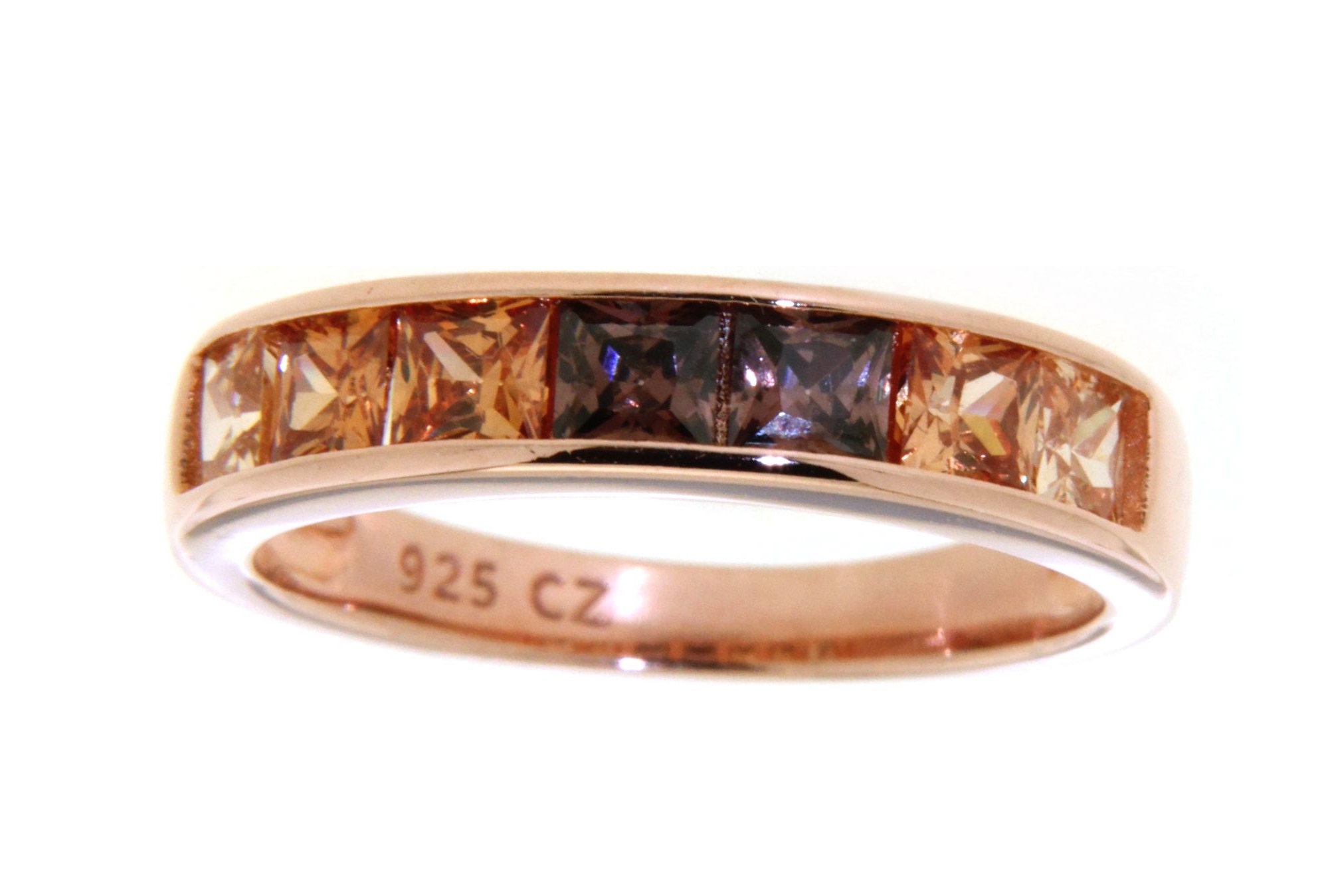 Eleganter Bandring mit Zirkonia